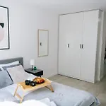 Apartment Downtown - Location, Metro Nearby - By Rentujemy