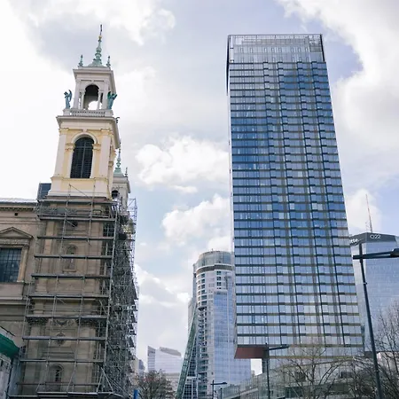 Downtown - Location, Metro Nearby - By Rentujemy Apartamento